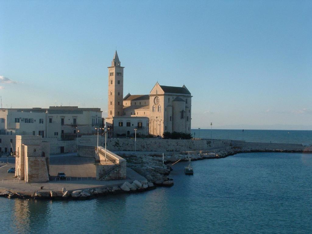 Travel And Living Hotel Trani Exterior photo