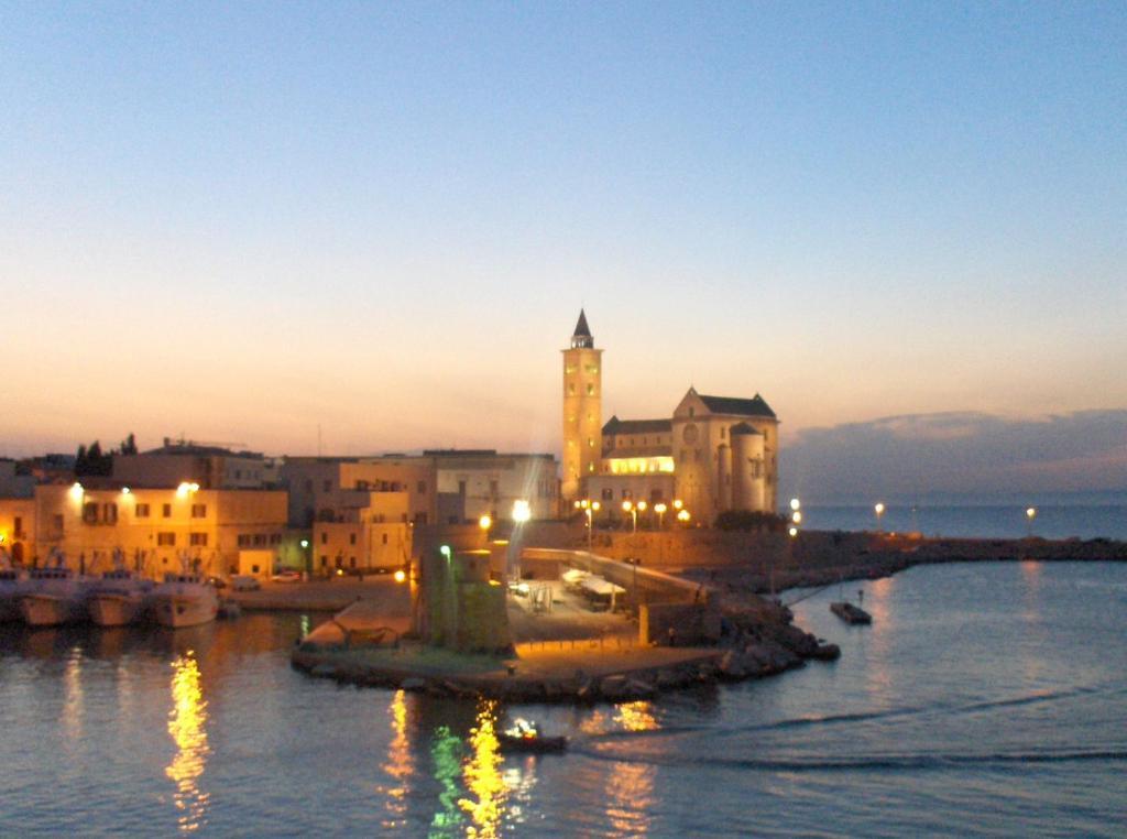 Travel And Living Hotel Trani Exterior photo